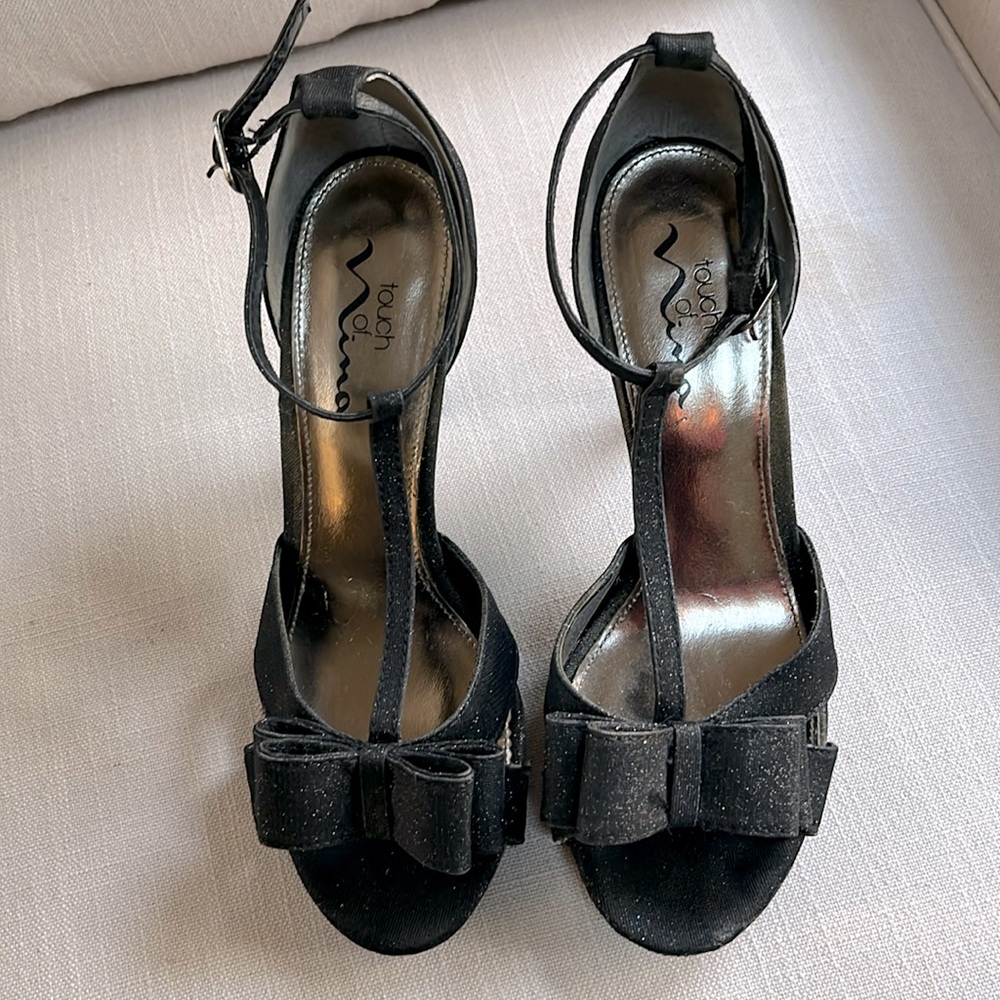 Black Sparkle Heels with Bow by Nina Size 8 - Picture 2 of 5